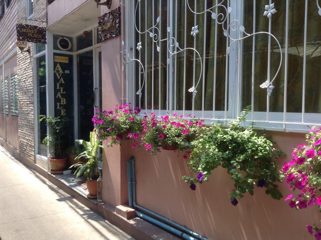 Ricos Honey Place Guesthouse بانكوك المظهر الخارجي الصورة
