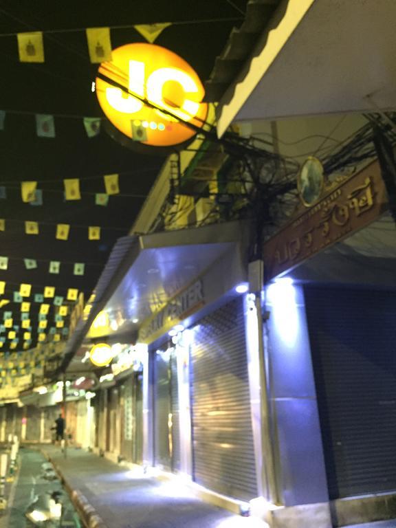 Ricos Honey Place Guesthouse بانكوك المظهر الخارجي الصورة
